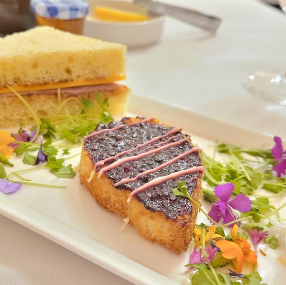 Meet your Posher, Lena - Picture 7 of 10